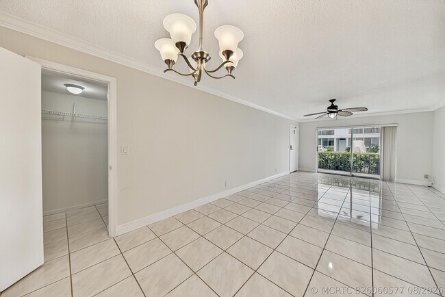 Building Photo - 6447 Bay Club Dr