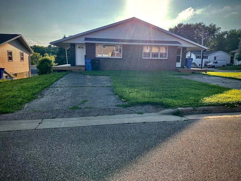 Building Photo - 105-107 Ridge Dr