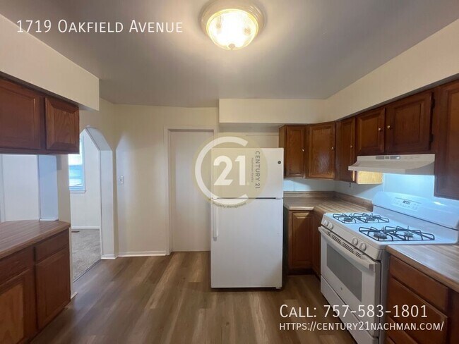 Building Photo - 1719 Oakfield Ave