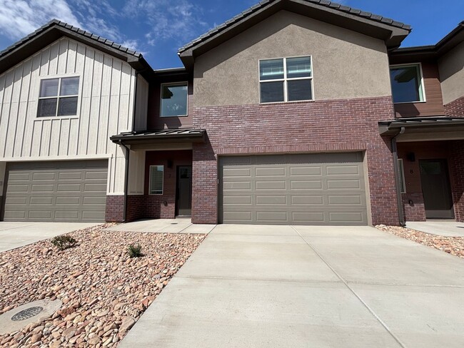 Building Photo - BRAND NEW TOWNHOME FOR RENT!