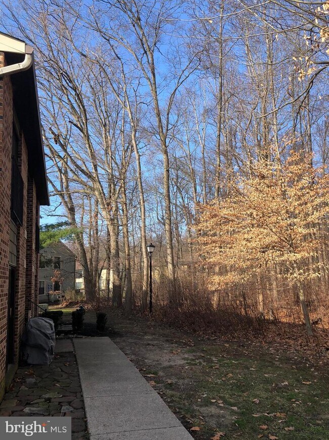 Building Photo - 1598 Nixon Dr