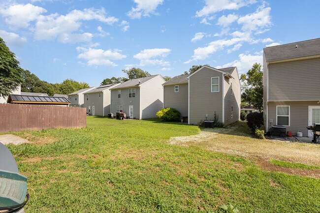 Building Photo - 400 Erin Taylor Ln