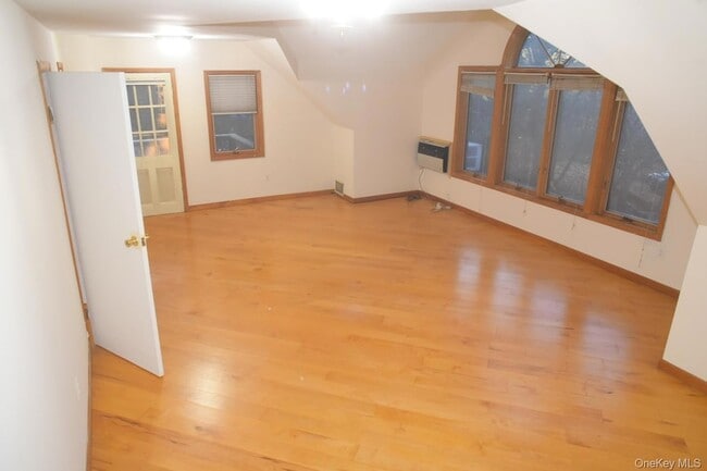 Building Photo - 201 Old Mountain Rd N