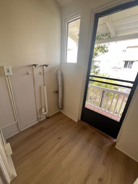 Laundry Room - 715 Cass St