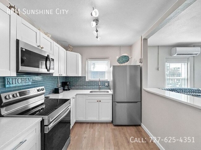 Building Photo - 14135 Palm St