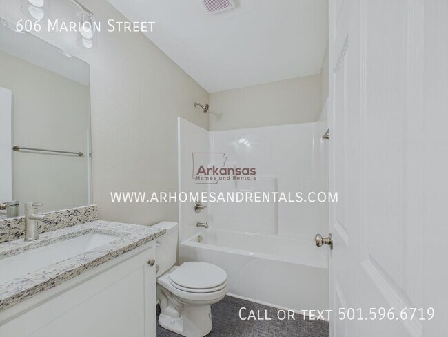 Building Photo - 606 Marion St