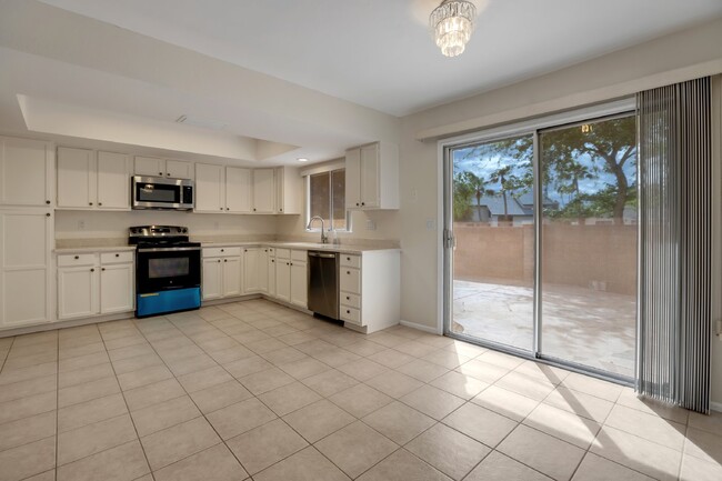 Building Photo - Lovely  South Scottsdale Charmer!