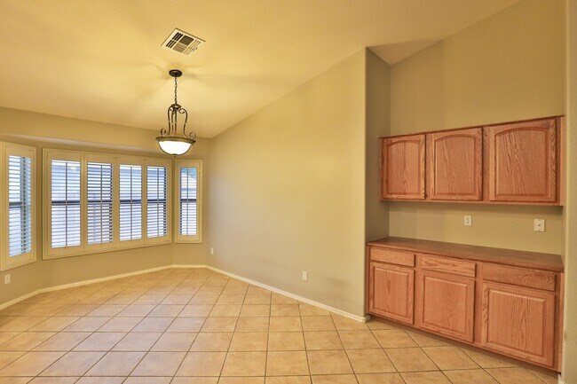 Building Photo - 3 bedroom 2 bath home with a den in san tan valley! No April rent!