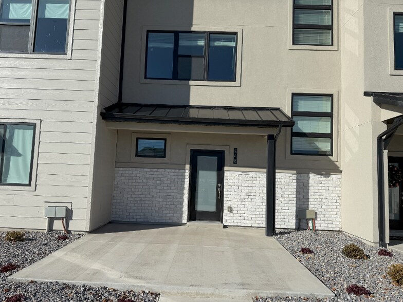 Building Photo - 548 900 W