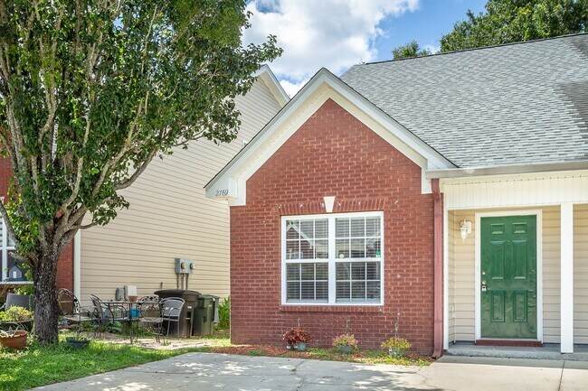 Building Photo - 3 Bedroom 3 Bath Townhouse