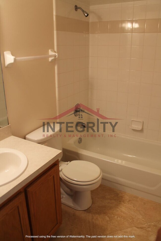 Building Photo - 3 bed/2.5 bath in Lake Asbury