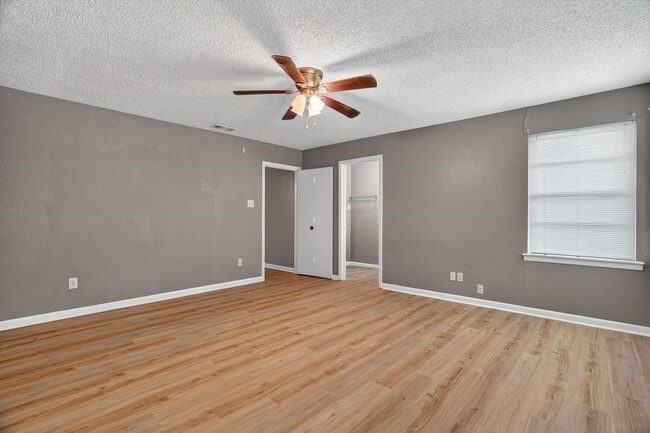Building Photo - Move-In Ready Gem Near DFW Airport and Major Highways