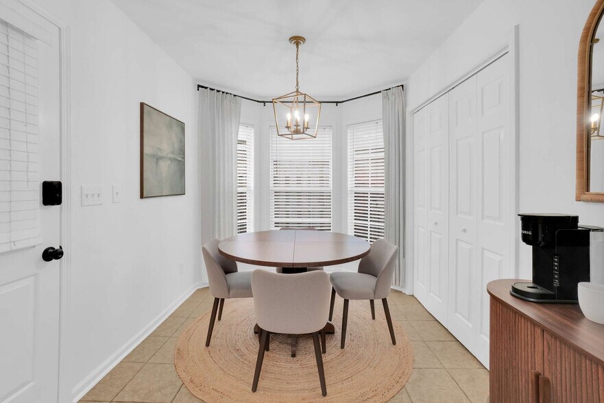 Building Photo - 8261 Dison Dr