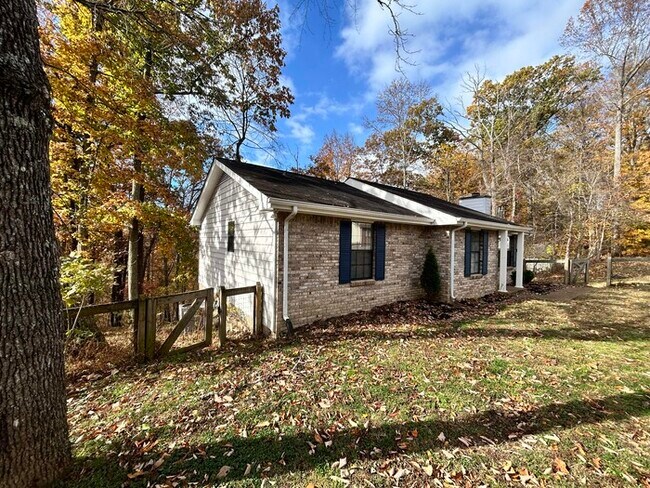 Building Photo - 3 Bed & 2 Bath House in White House | Pet-...