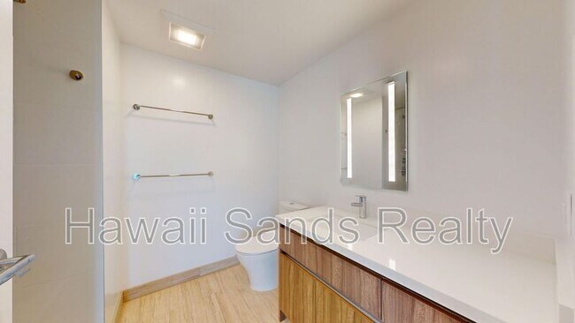 Building Photo - 1515 Liona St