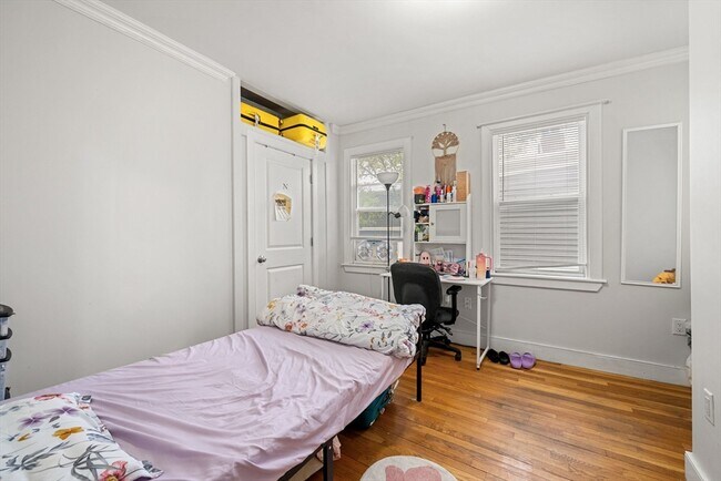 Building Photo - 66 Mozart St