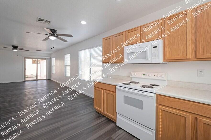 Building Photo - 3502 S Chaparral Rd