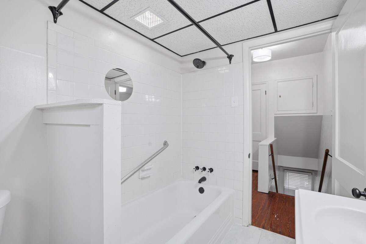 Building Photo - 107 Catskill Ave