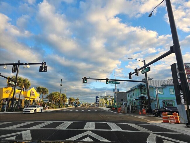 Building Photo - 400 Oakridge Blvd