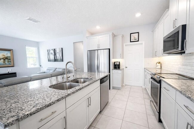 Building Photo - 4054 Pindo Palm Ln