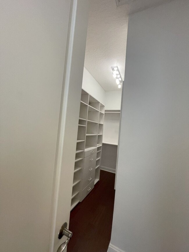 Building Photo - Single Family home is Deercreek