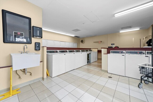 Building Photo - 30 E Huron St