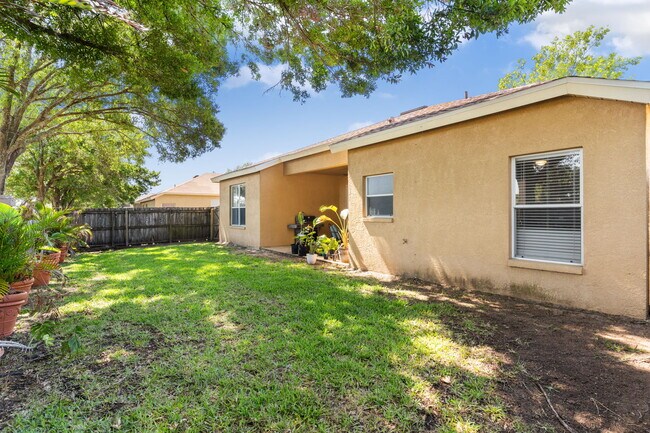 Building Photo - 545 Tuscanny St