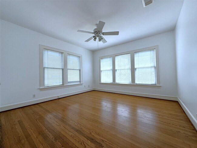 Building Photo - 2311 Wroxton Rd