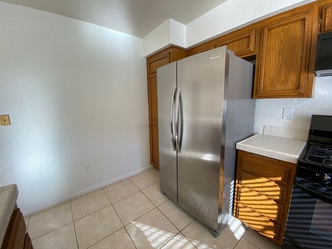 Building Photo - 3 Bed 2 Story Townhome in Tanglewood Community!