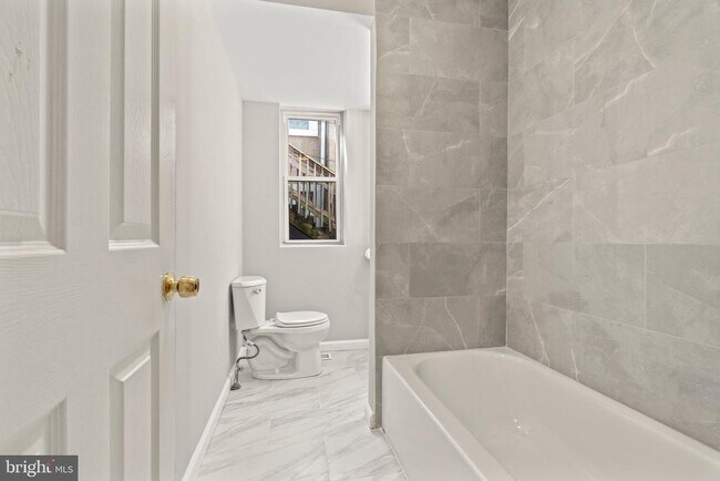 Building Photo - 1018 S 52nd St