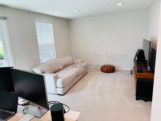 Building Photo - 14 Wentworth Ln