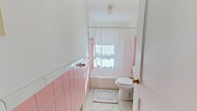 Building Photo - 2408 Providence Rd