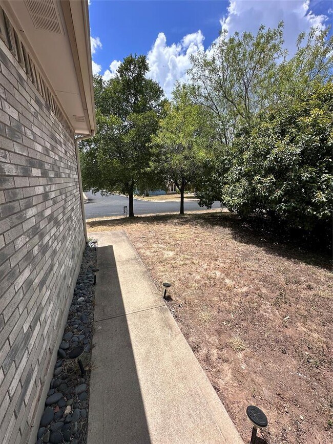 Building Photo - 4500 Silverstone Dr