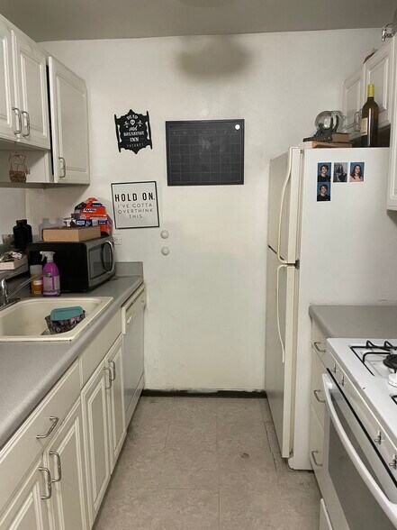 Building Photo - 12 Oak Creek Dr