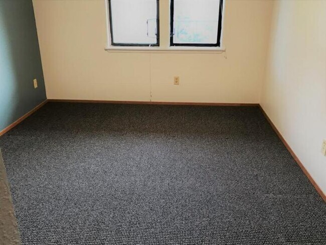 Building Photo - 1 bedroom in Seattle WA 98105