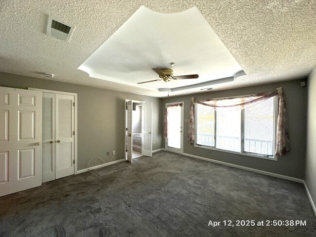 Building Photo - Live on the Lake in Lakeland!!
