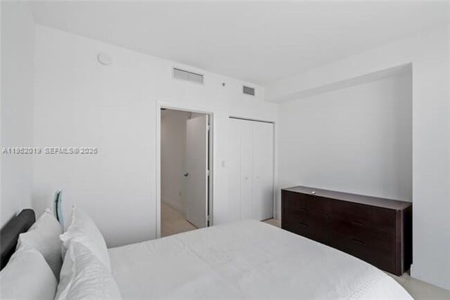 Building Photo - 90 SW 3rd St