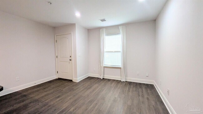 Building Photo - 313 N Navy Blvd