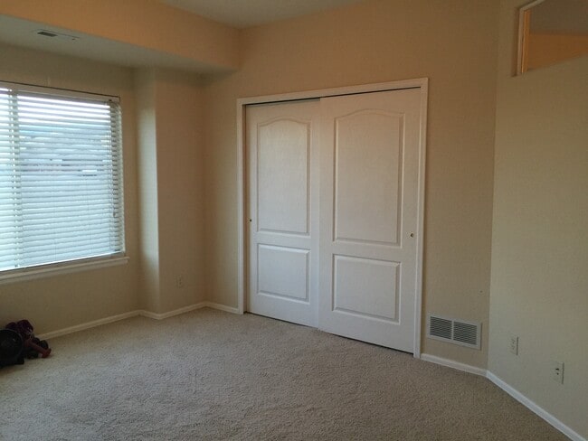 Building Photo - Beautiful Condo in Desirable Saddleback Ridge