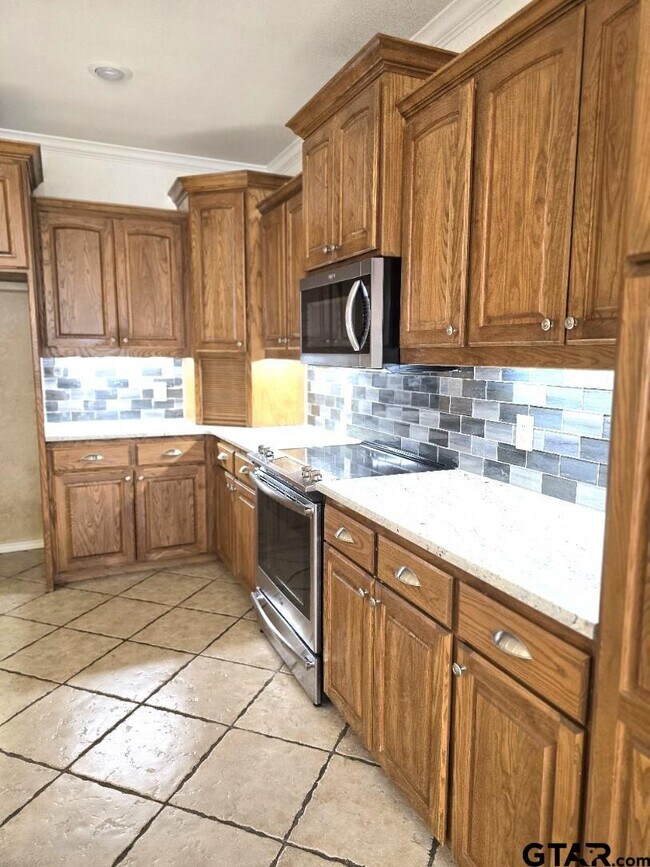 Building Photo - 5603 Thomas Nelson Dr