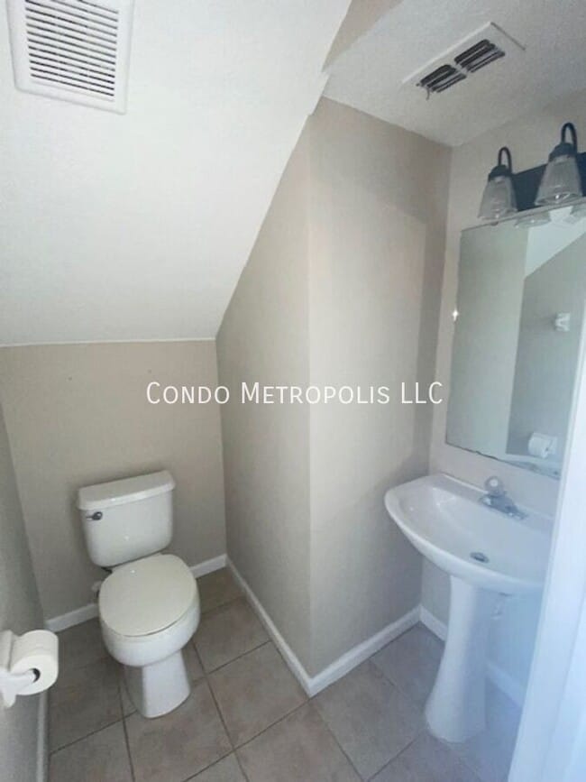 Building Photo - 2511 Woods Edge Cir