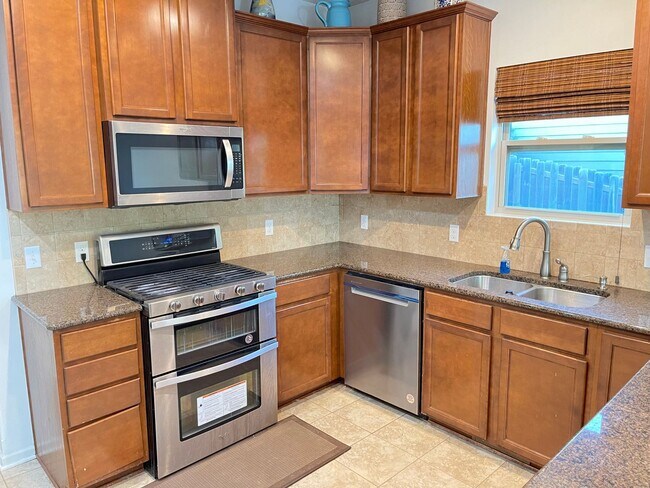 Building Photo - Spacious home in super nice neighborhood in Northwest Omaha