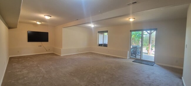 Building Photo - 125 S Ash St