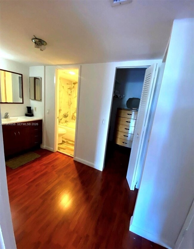 Building Photo - 3731 N Country Club Dr