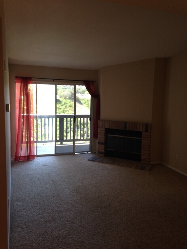 Building Photo - 7120 Shoreline Dr