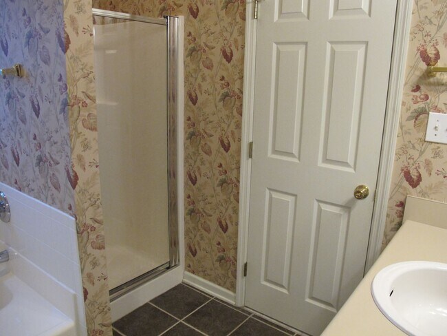 Building Photo - Spacious home in nice Evans neighborhood  ...