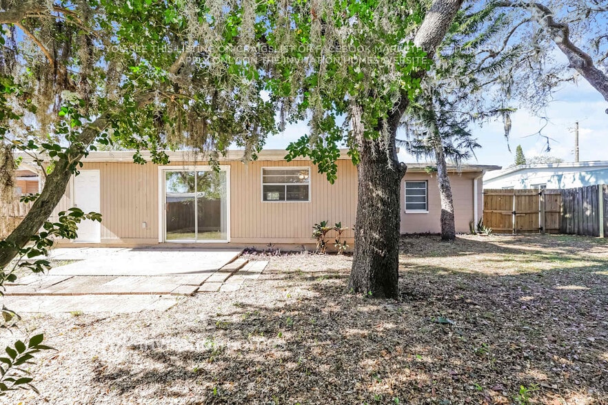 Building Photo - 8505 Temple Park Dr