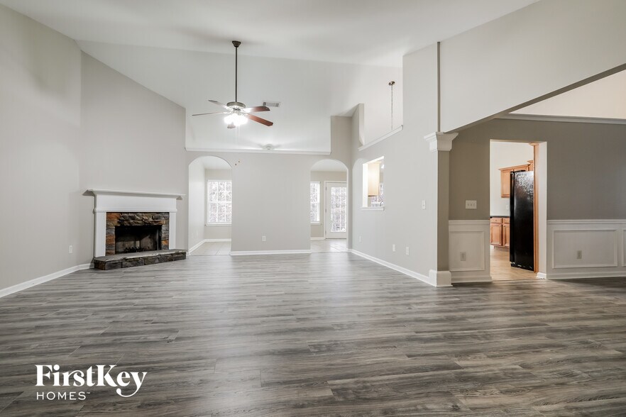 Building Photo - 6732 Carriage Walk Ln