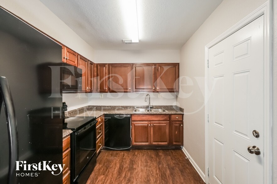 Building Photo - 9305 N Forest Hills Dr