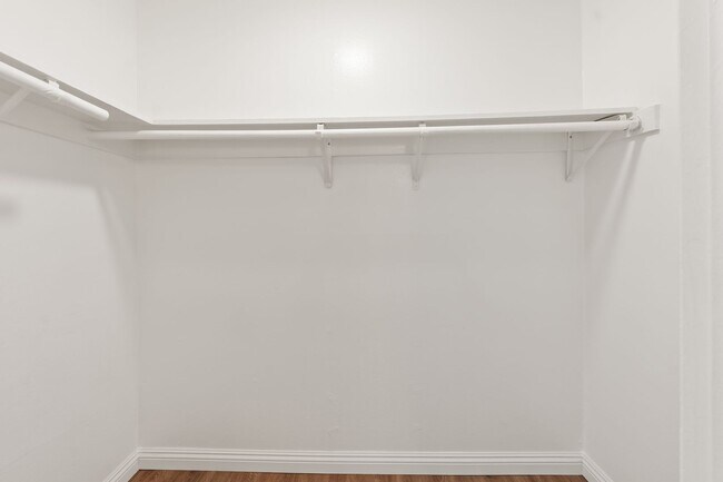 Building Photo - Updated 1BD/1BA Apartment in well maintain...